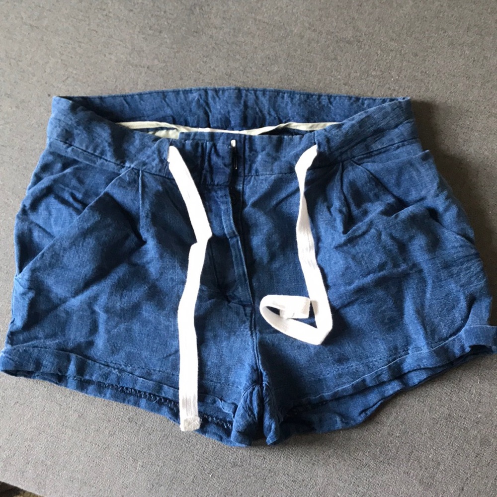 Aritzia Wilfred chambray shorts 10” rise